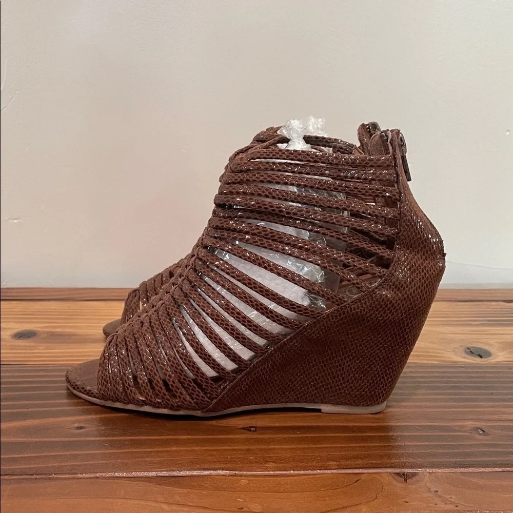 Ibiza Jeffrey Campbell Strappy Wedge Sandals Size 7.5 Gladiator Stretchy Sandal